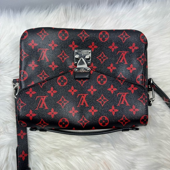 💎✨Authentic✨💎 Ultra Rare Crossbody Monogram - Picture 8 of 13